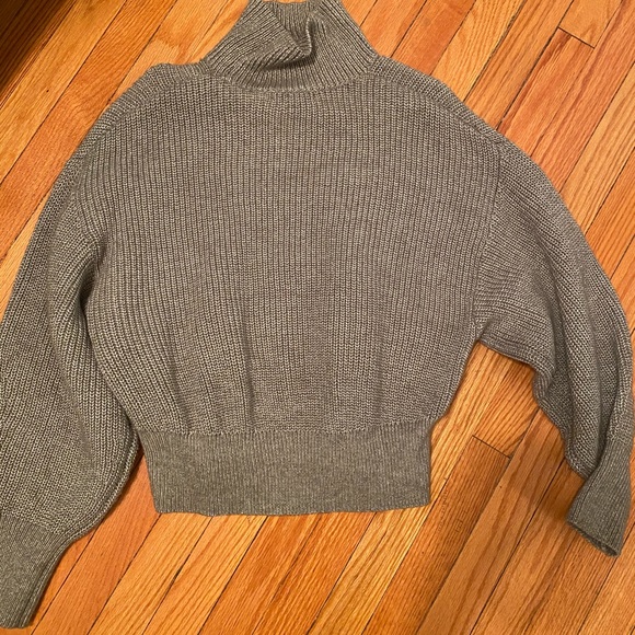 H&M Green Turtleneck Sweater - Size XS - Picture 2 of 3